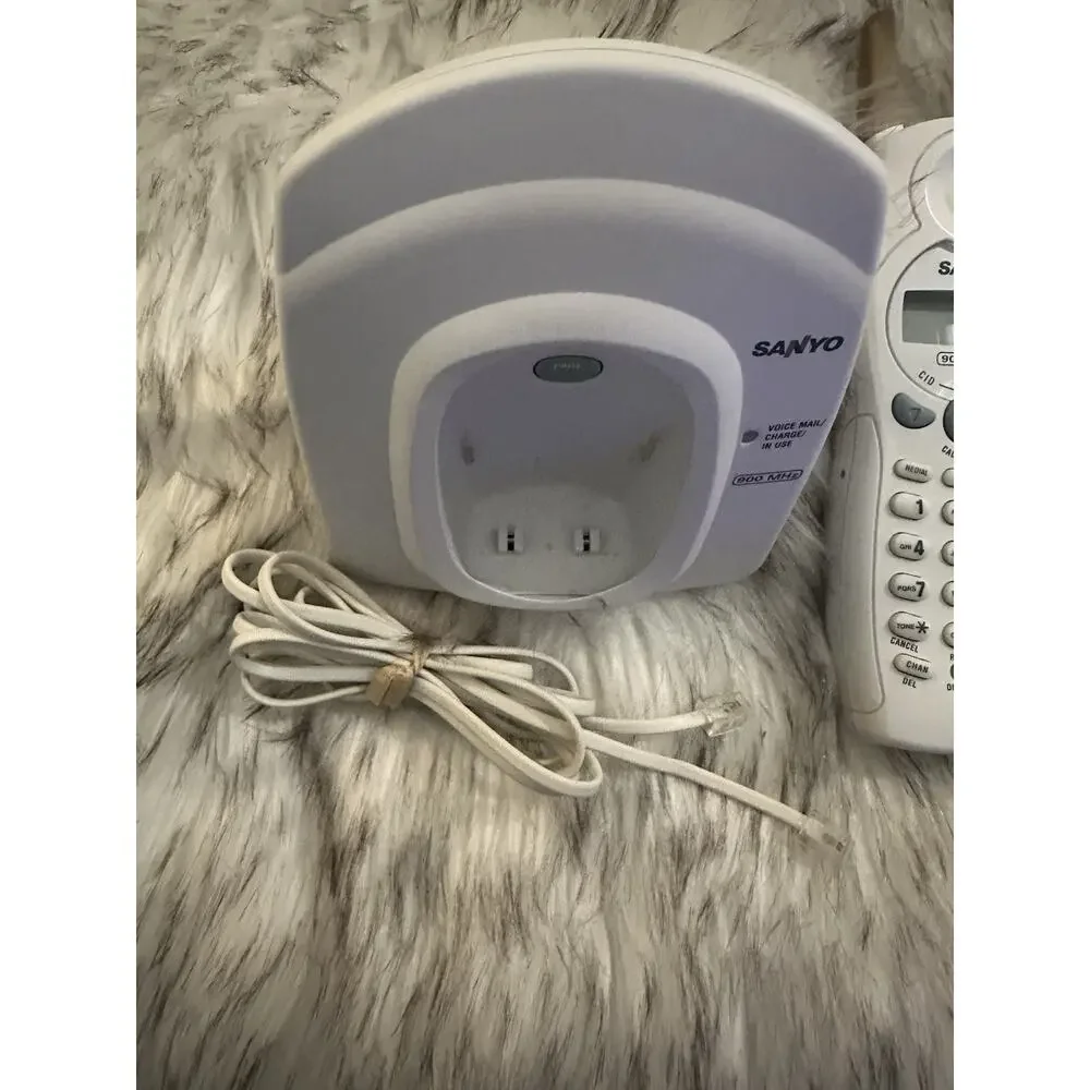 SANYO 900 MHz White Cordless Handset Caller ID Speakerphone
